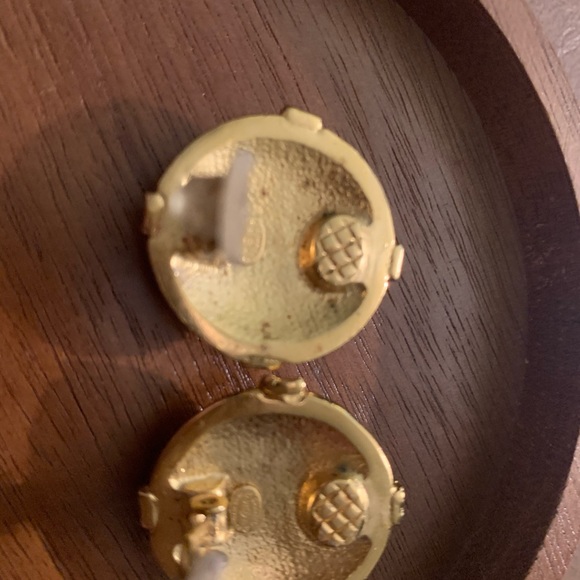 CHANEL Shiny Gold Clip on earrings - Picture 4 of 4